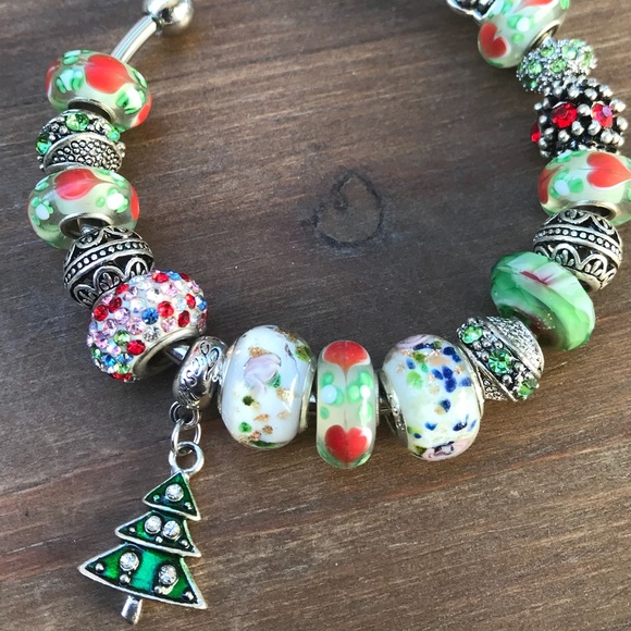 *SOLD* clearance Christmas charm bracelet - Picture 2 of 8